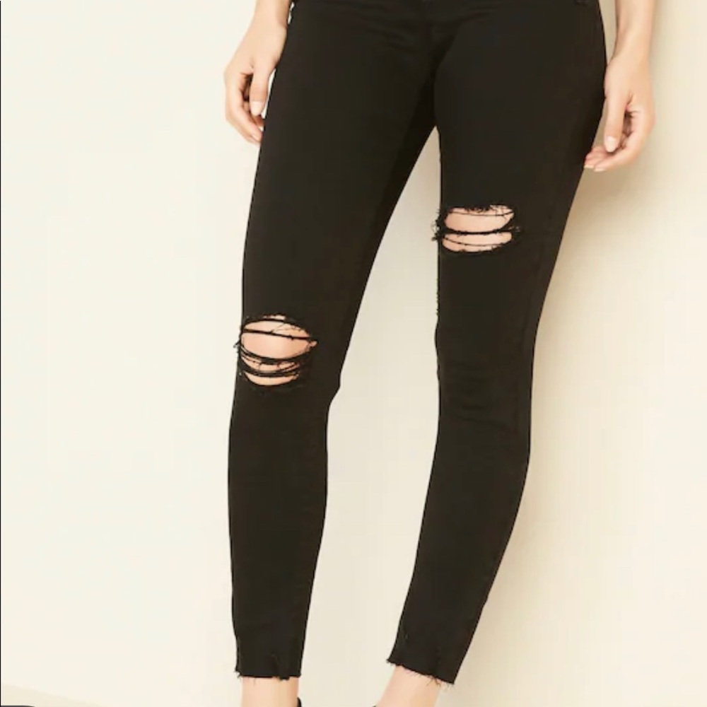 Mid-Rise Raw-Edge Rockstar Ankle Jeans